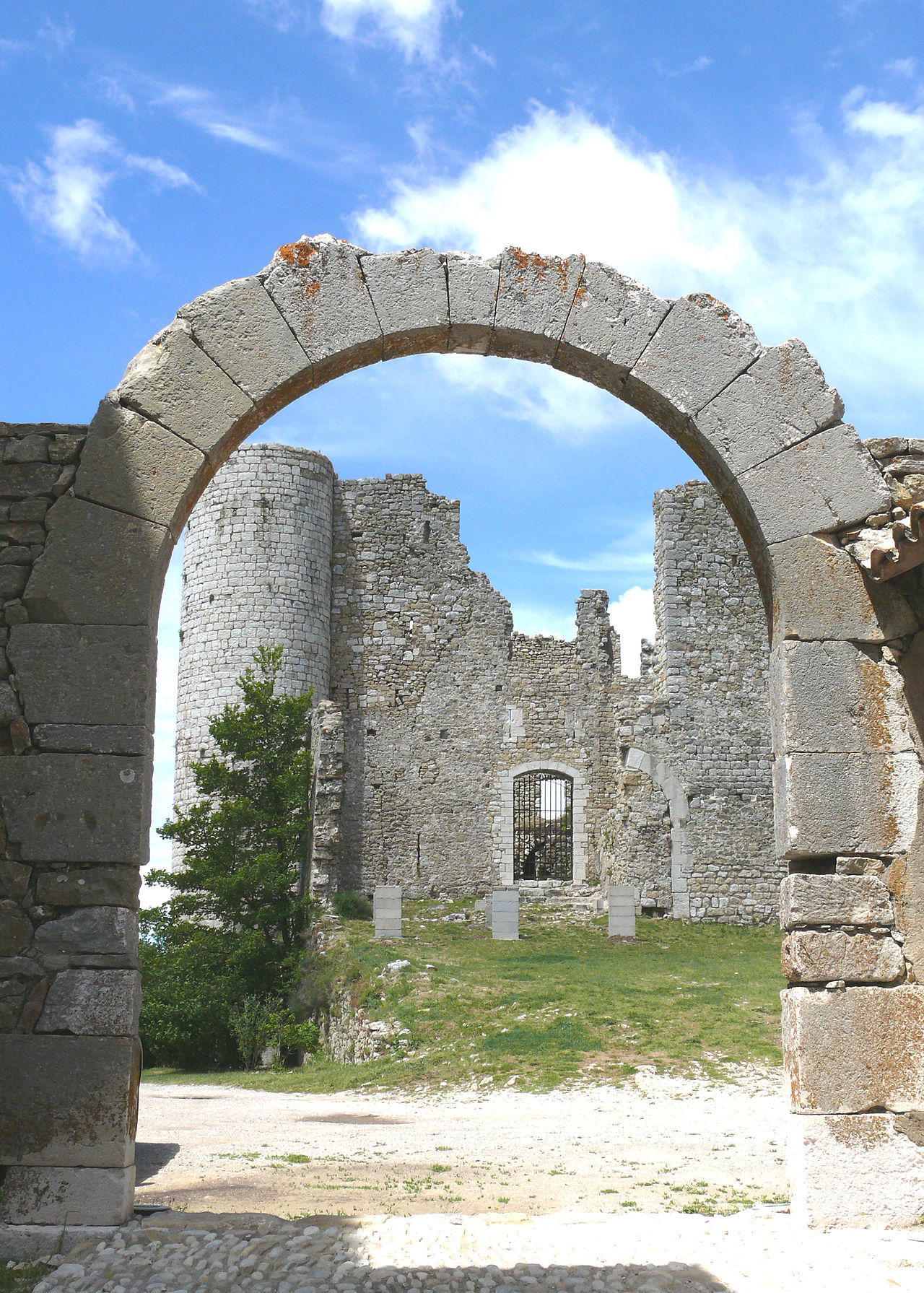 Ruines du château féodal de Bargème